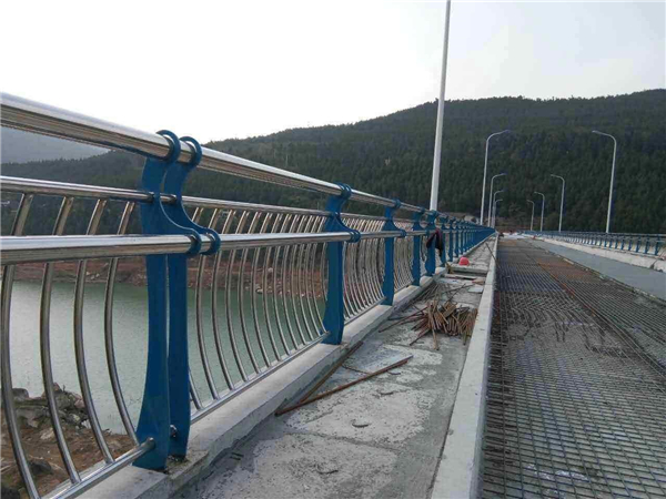 新余不锈钢桥梁护栏的特点及其在桥梁安全中的重要作用