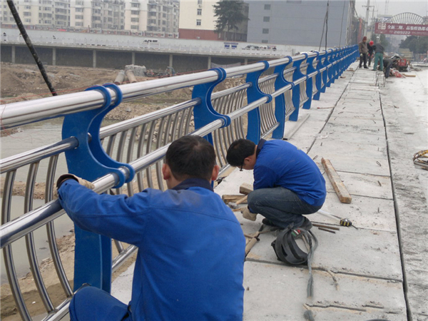 新余不锈钢河道护栏的特性及其在城市景观中的应用